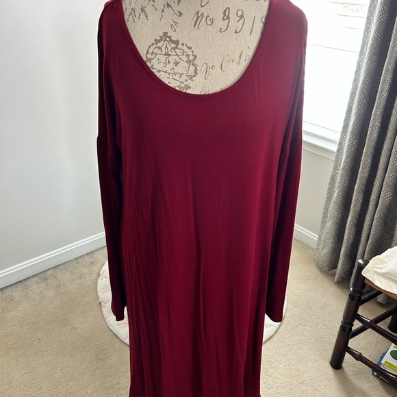 Burgundy Loose Fitted Dress - Picture 1 of 11